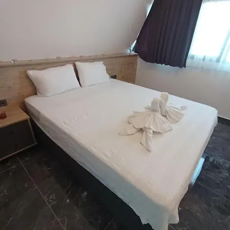Mutlu Ve Huzur Dolu Bir Tatil